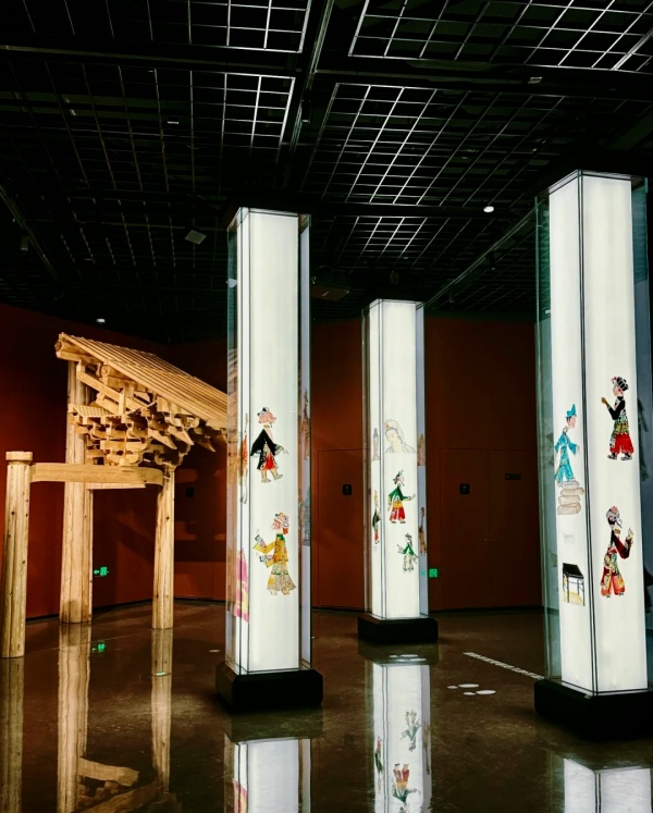 耗資9億的寧波彌勒數(shù)字博物館！年輕人在這里拜佛許愿?。。? />
</p>
<p>
	　　梵韻漢風(fēng)(數(shù)字壁畫交互裝置)
</p>
<p style=